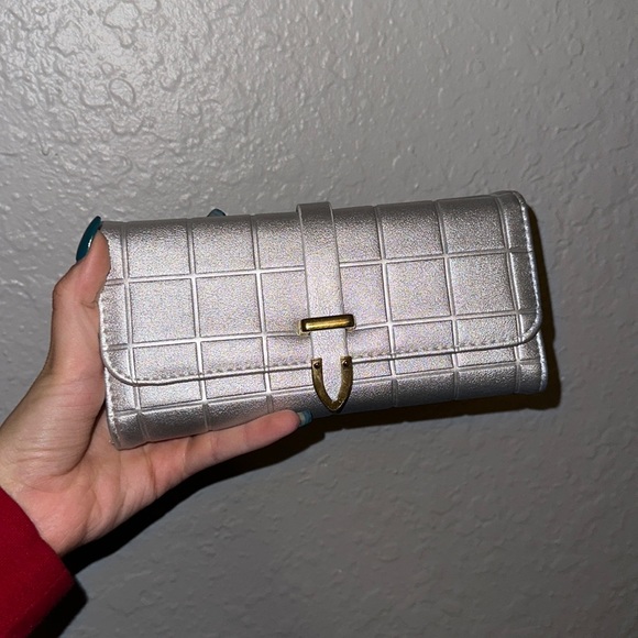 Silver Wallet - Picture 1 of 3